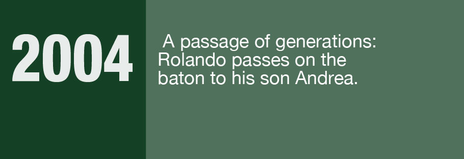 2004: A passage of generations: Rolando passes on the baton to his son Andrea.